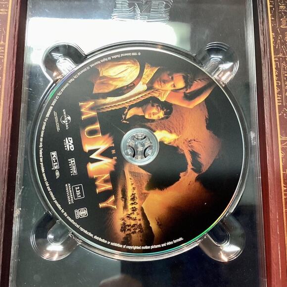 The Mummy Collector's DVD Set - Picture 2 of 7